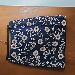 Boden Blue Denim Embroidered Skirt sz 4